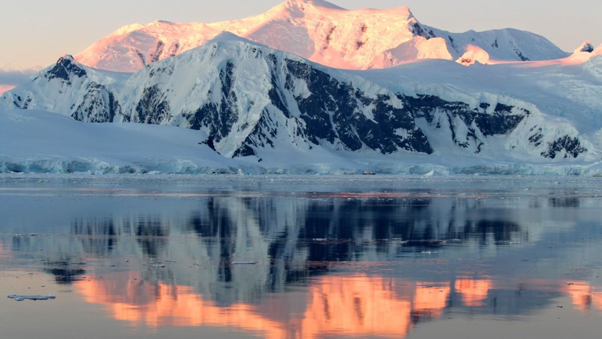 La Antártida es el continente más inhóspito de la Tierra, lo que hace que cualquier expedición científica sea un desafío monumental.