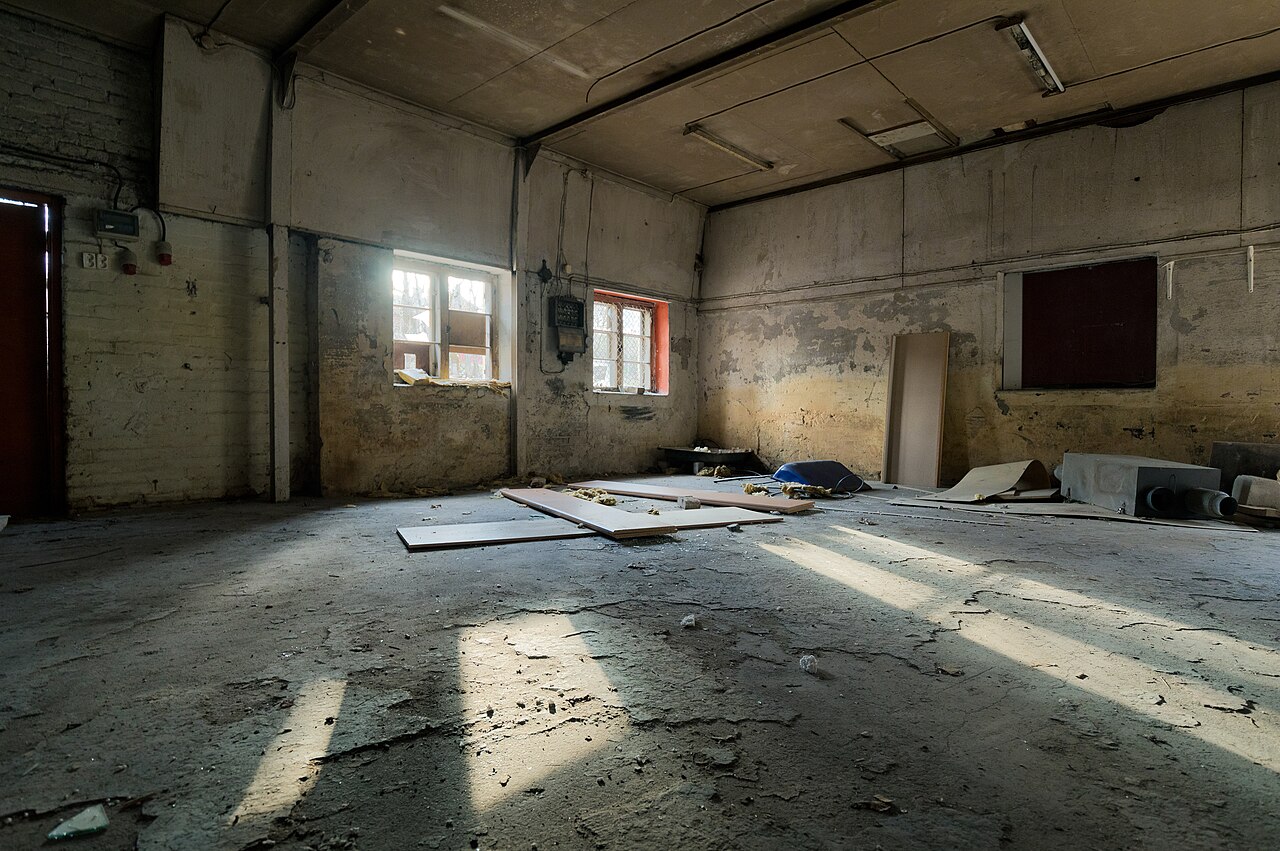 abandoned old building (foto: Ximonic (Simo Räsänen) / CC BY 3.0, Wikimedia Commons)