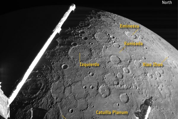 dark mysterious landscape (foto: ESA/BepiColombo/MTM / CC BY-SA 3.0 igo, Wikimedia Commons)