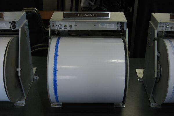 seismometer recording drum