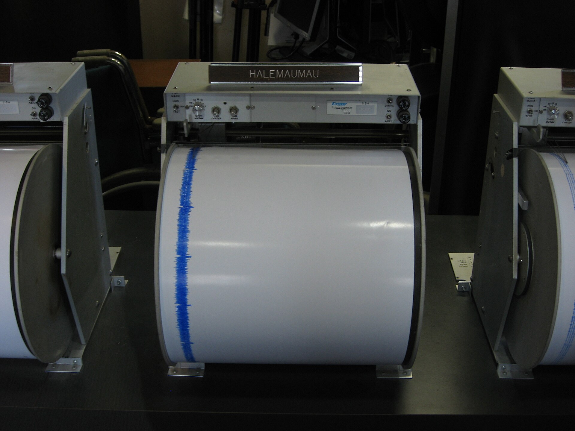 seismometer recording drum
