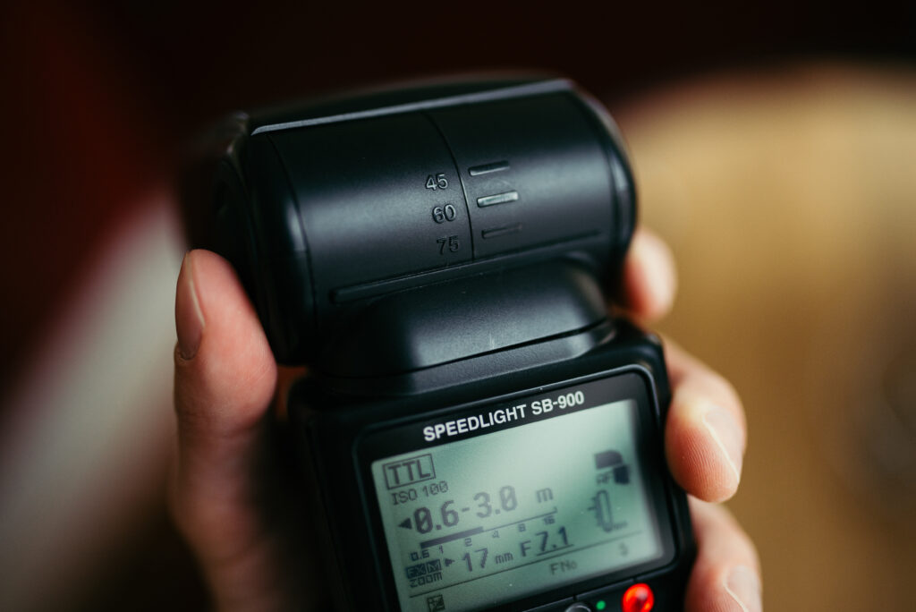 Pantalla de una cámara digital mostrando los datos técnicos de una fotografía